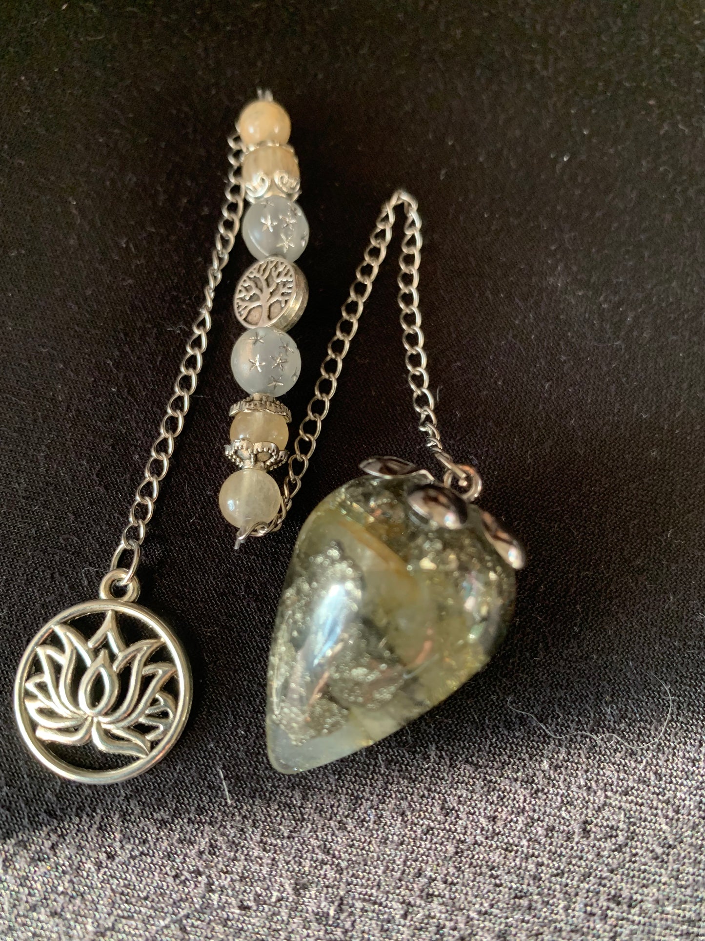 Pendule en Citrine et Pyrite, avec sa chaîne en Citrine