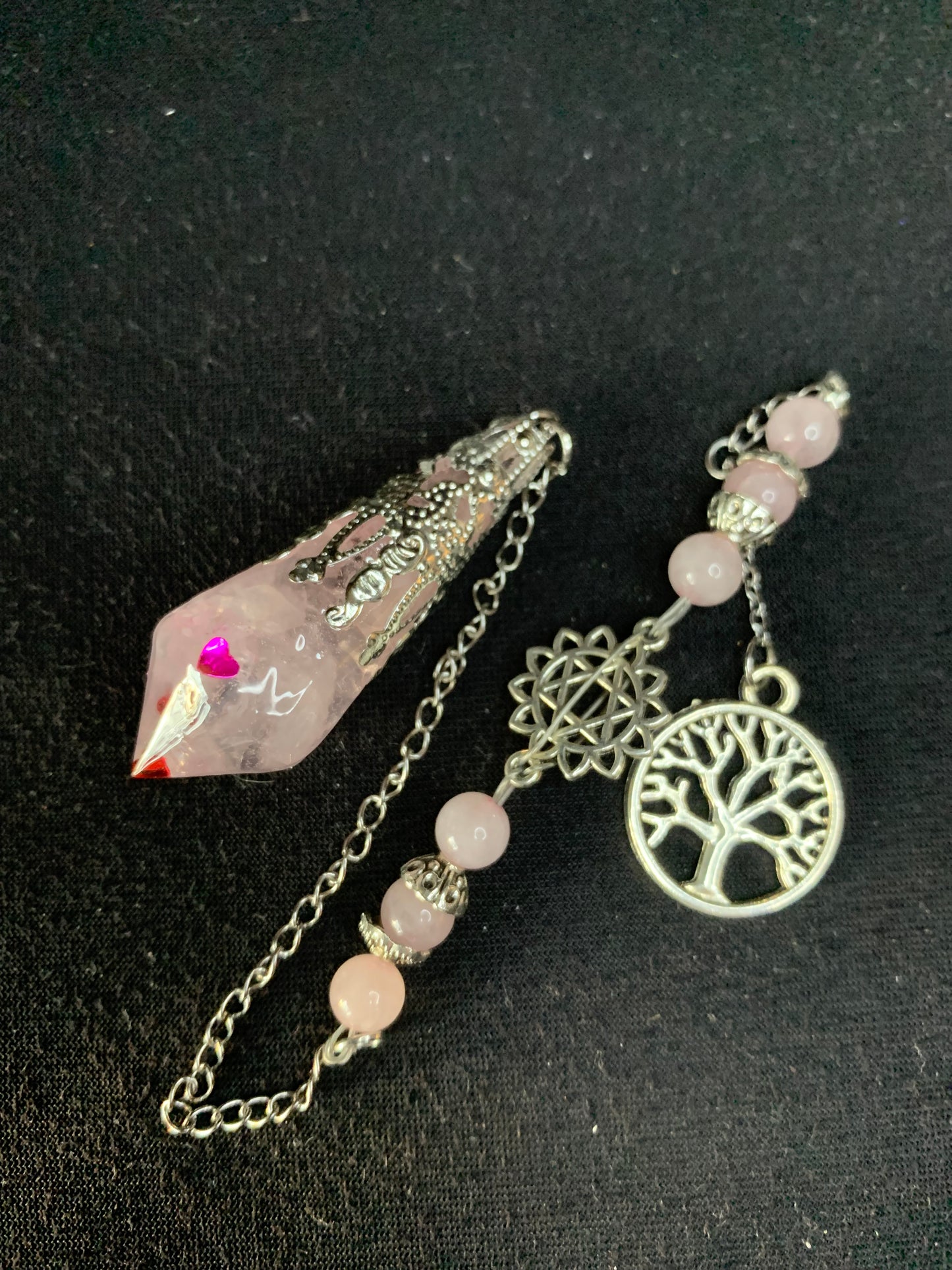 Pendule en Quartz Rose et de sa chaîne en Quartz Rose