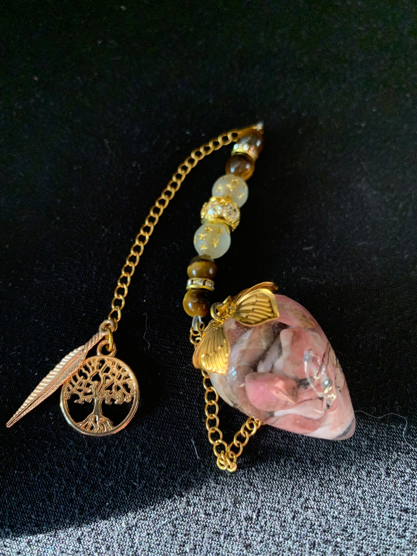 Pendule en Rhodonite et de sa chaîne en Œil de Tigre