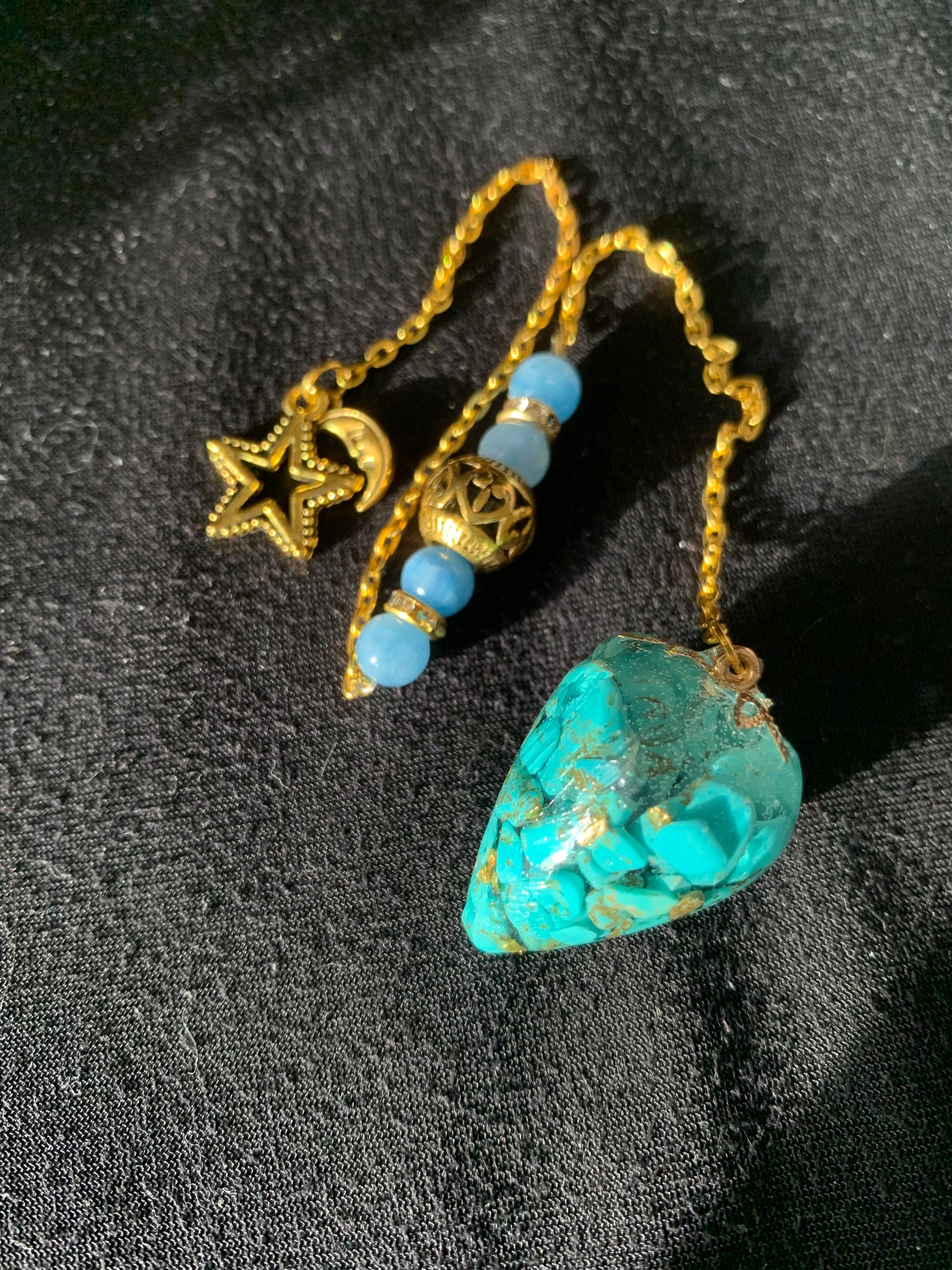 Pendule en Turquoise : Protection, Sagesse et Communication Spirituelle