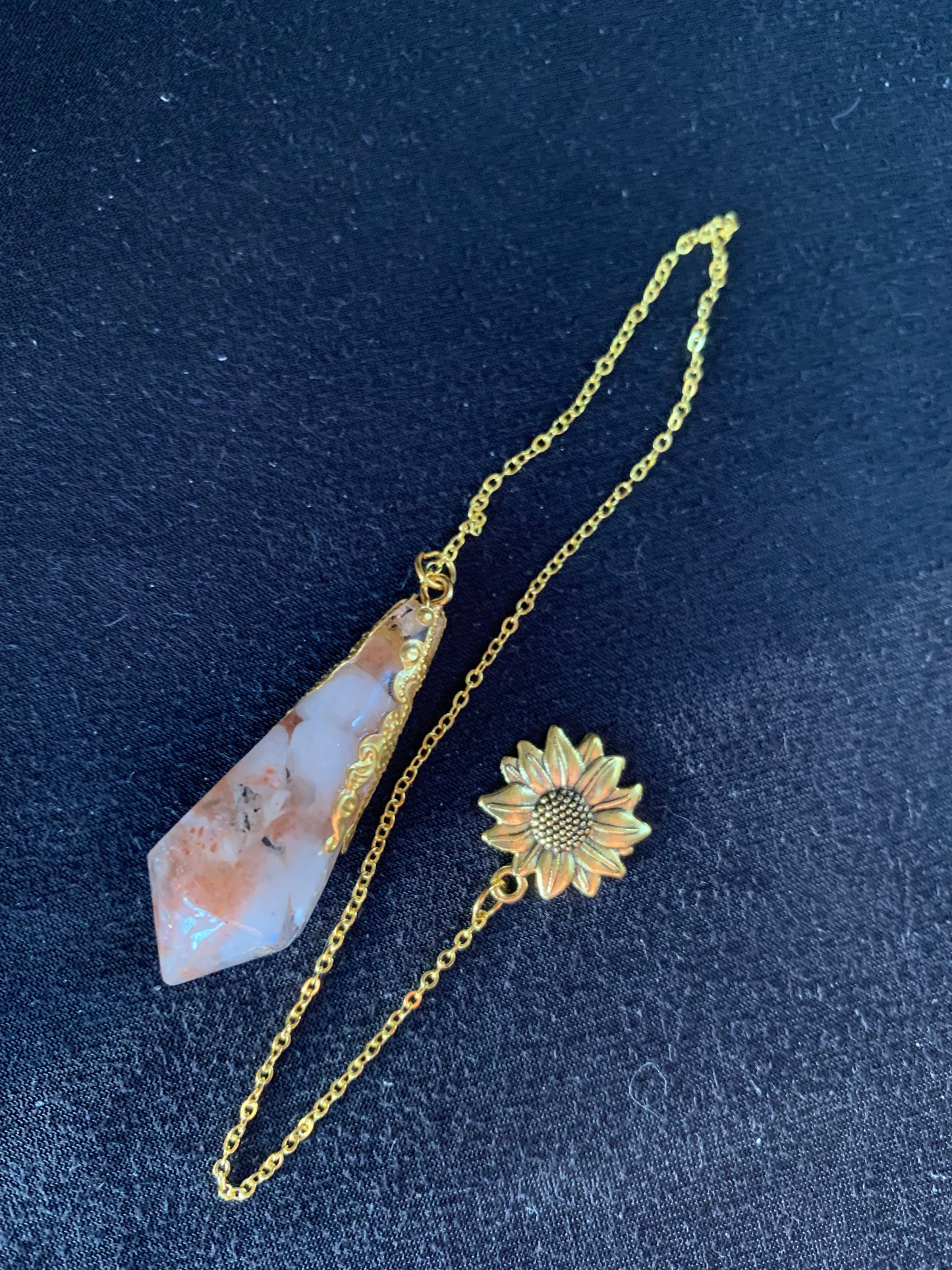 Pendule en Pierre de Lune et Pierre de Soleil