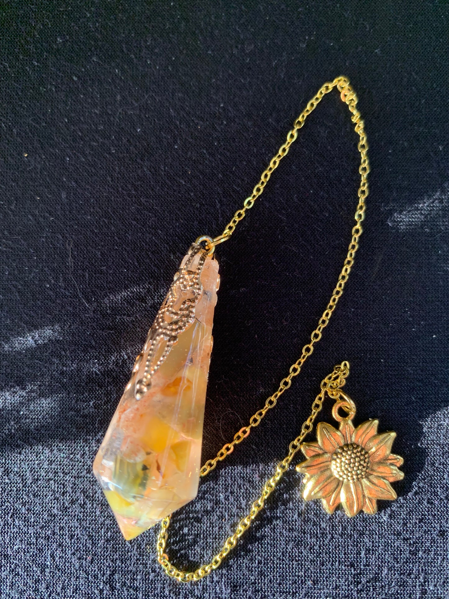 Pendule en Pierre de Soleil et Agate Jaune