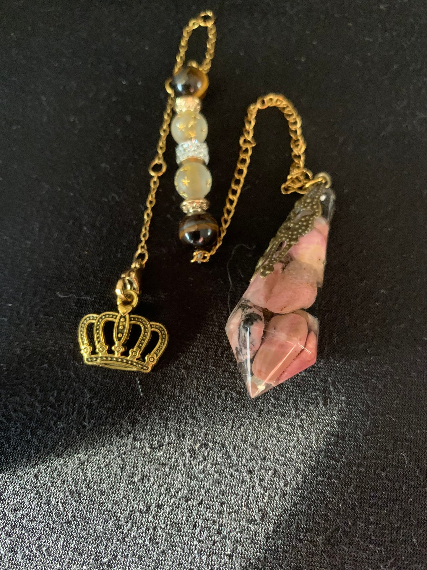 Pendule en Rhodonite et de sa chaîne en Œil de Tigre